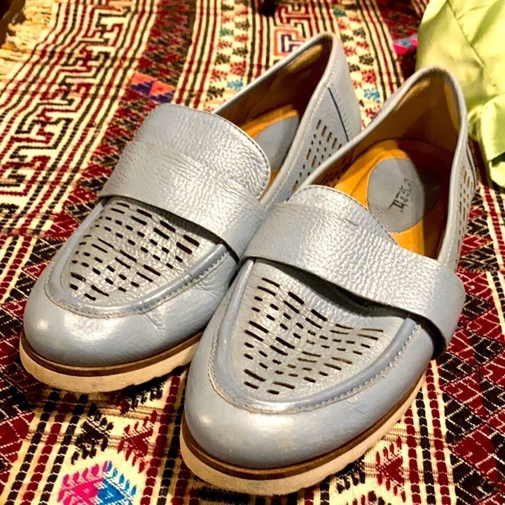 Earth shoes  